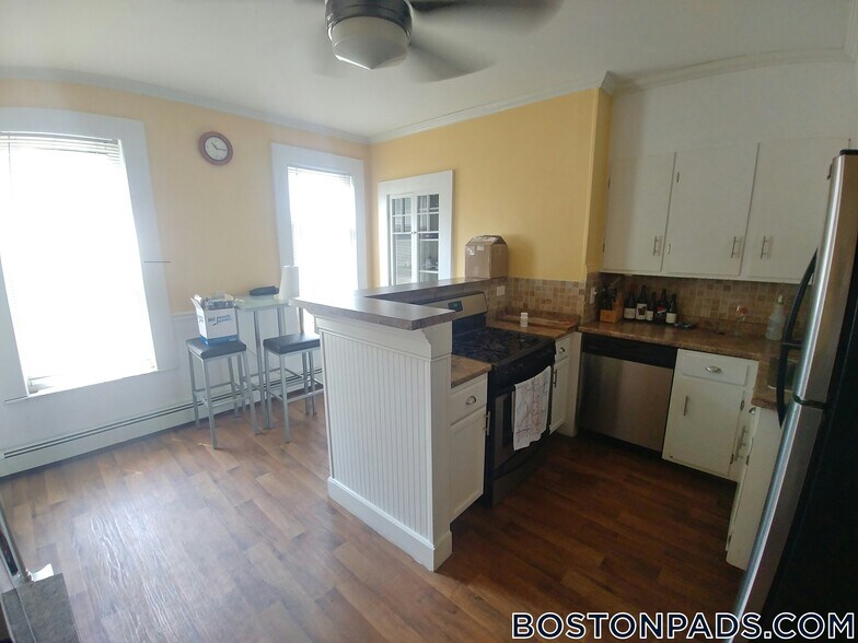 Building Photo - 279 Webster St