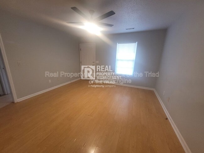 Building Photo - 153 Westmont Dr