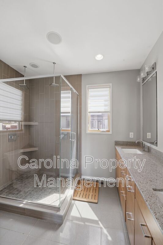 Building Photo - 919 Westbrook Dr