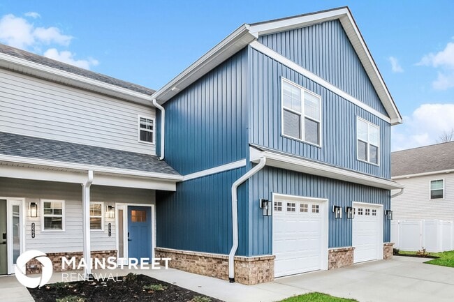 Building Photo - 2052 N Sarah Dr