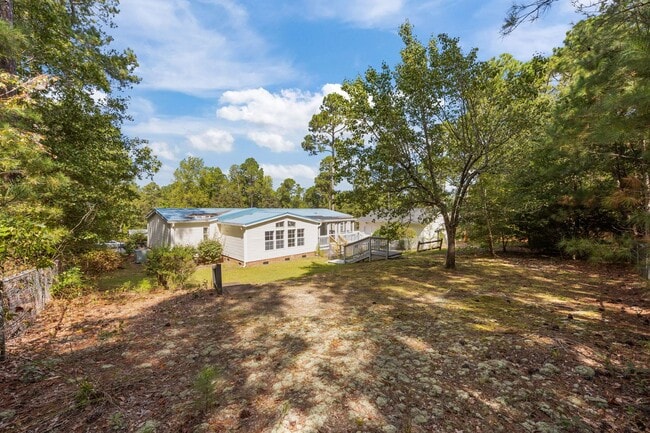 Building Photo - 4 bedroom 2 bathroom spacious home!