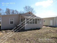 Building Photo - Willow 200 S-