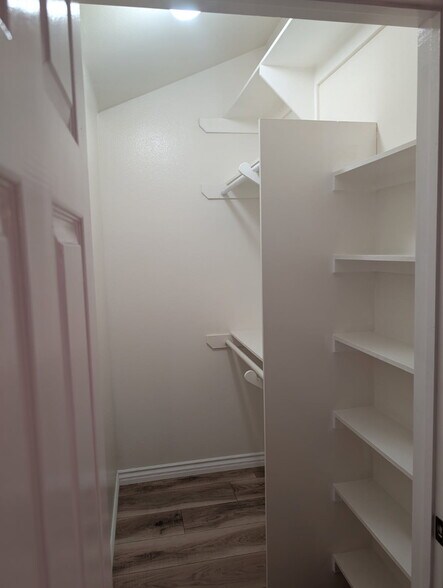 Building Photo - 253 Donax Ave