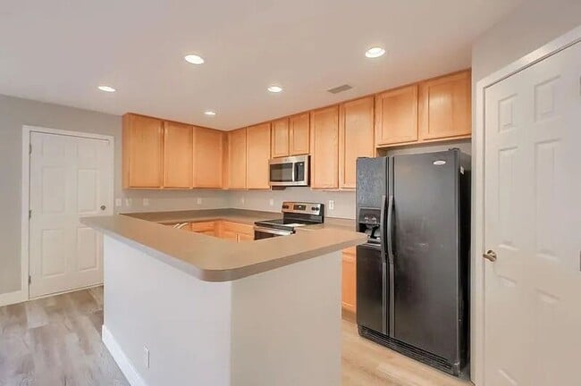 Building Photo - Beautiful 3 bedroom Townhome in Green Valley Ranch