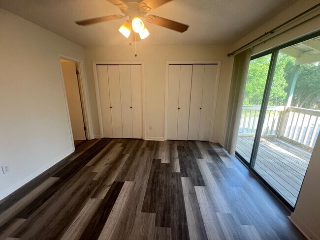 Building Photo - 115 Hughes St NE