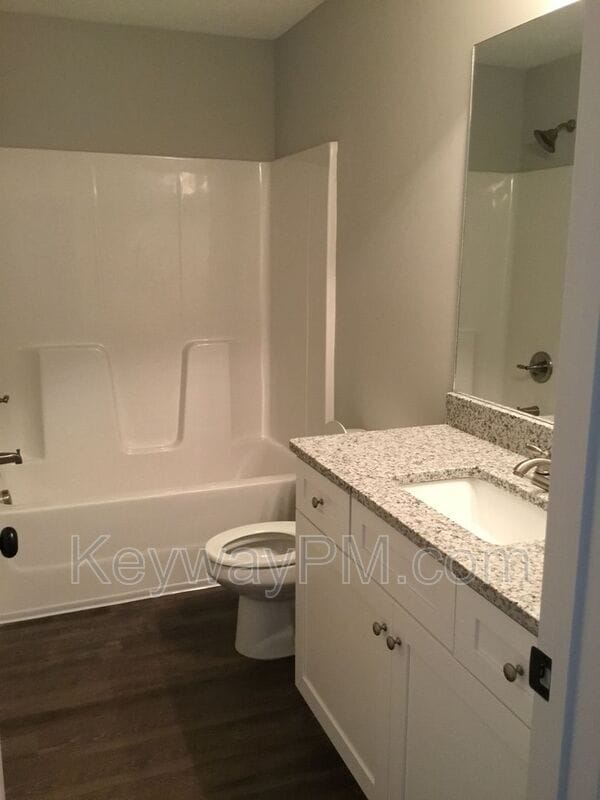 Building Photo - 626 Vista Dr