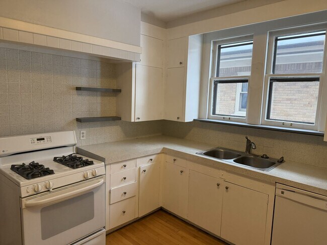 Building Photo - 2031 E Marion St