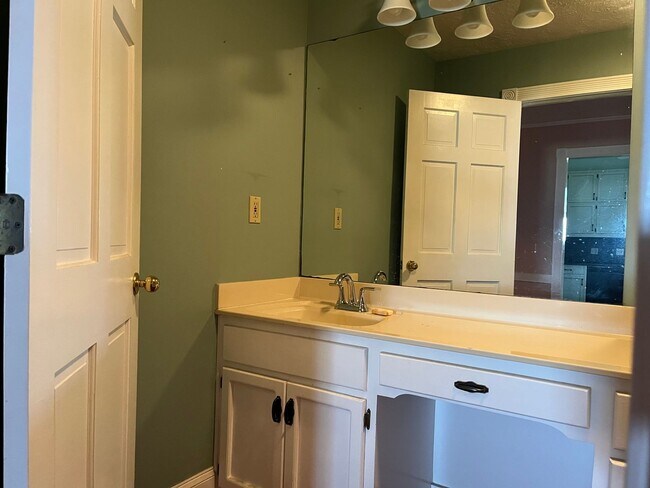 Building Photo - Open House Available 1/30/26 @5:30PM Until 6PM Charming 3-Bedroom Home with Multiple Fireplaces i...