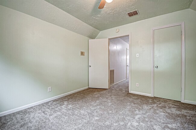 Building Photo - 9623 Philmont Dr