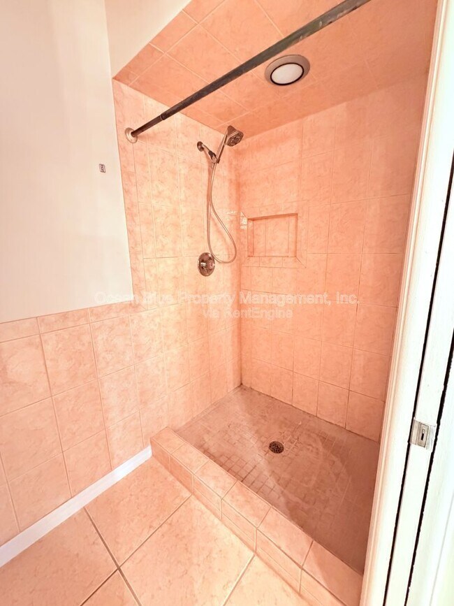 Building Photo - 15436 E Pond Woods Dr