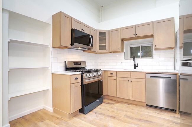 Building Photo - 206 48th St