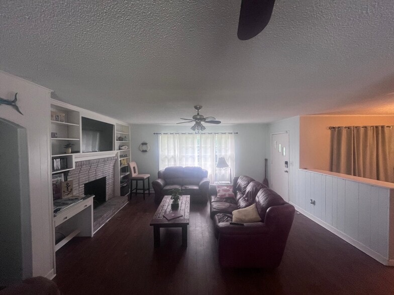 Building Photo - 100 Douglas Dr