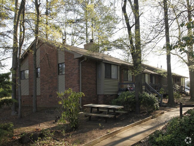 Primary Photo - Treehouse Apartments