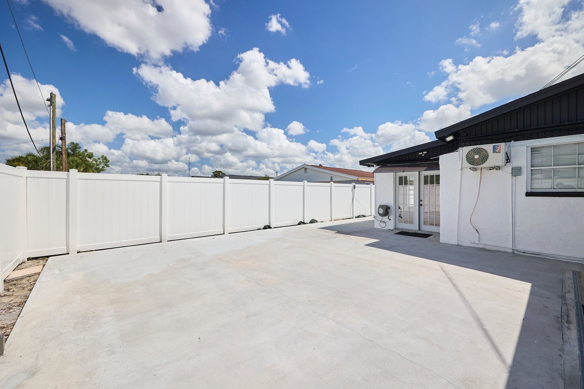 Building Photo - 6804 N Hubert Ave