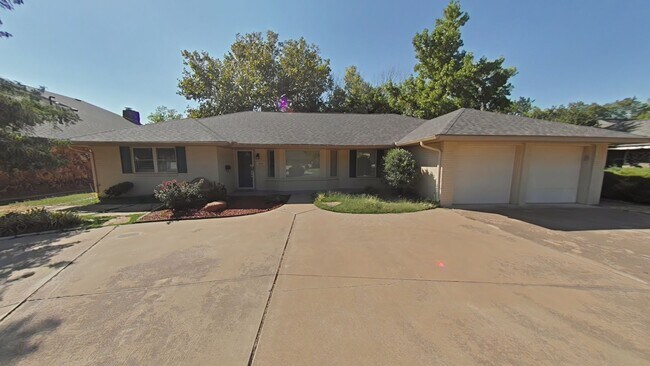 Primary Photo - 709 NW Heinzwood Cir