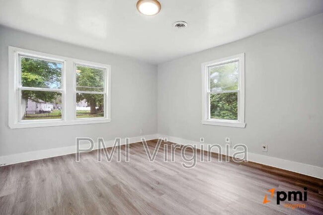 Building Photo - 2727 Jamestown Ave