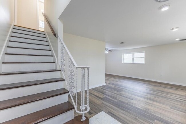 Building Photo - 4419 Knight Dr