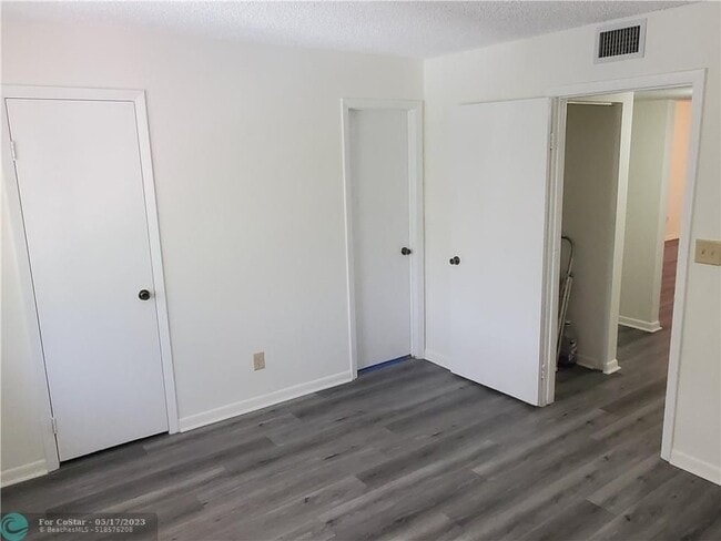 Building Photo - 724 NW 91st Terrace