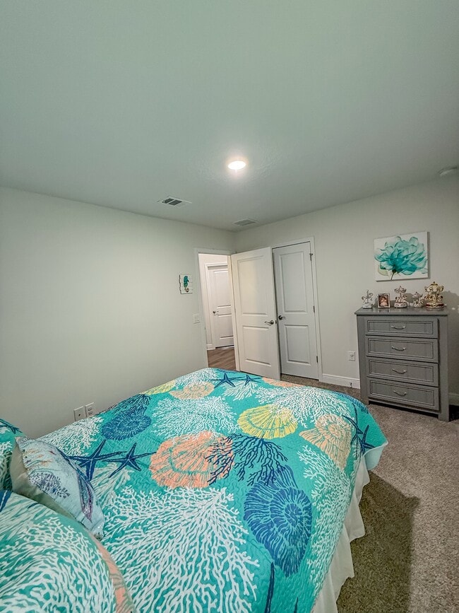 Building Photo - 2437 Hilton Dr