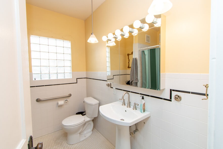 Building Photo - 1645 Kentucky St