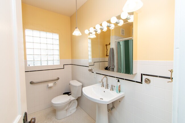 Building Photo - 1645 Kentucky St