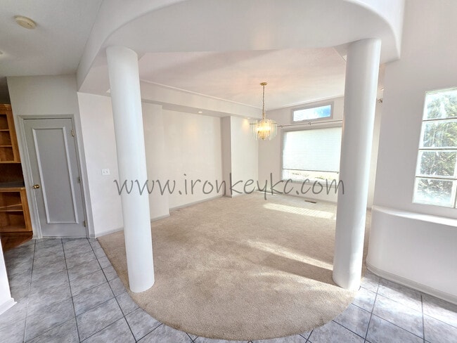 Building Photo - 14112 Windsor St