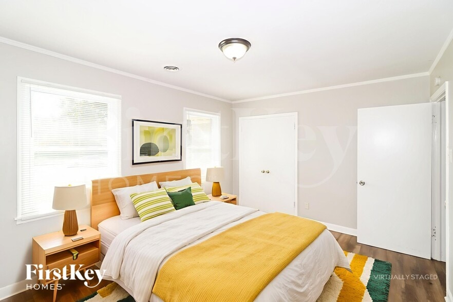 Building Photo - 1094 E Shelby Dr