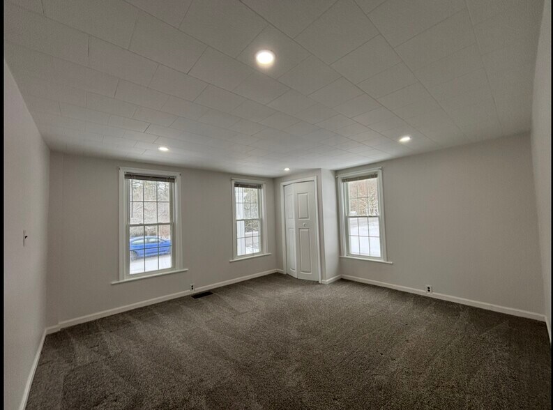 Building Photo - 169 Sewalls Falls Rd