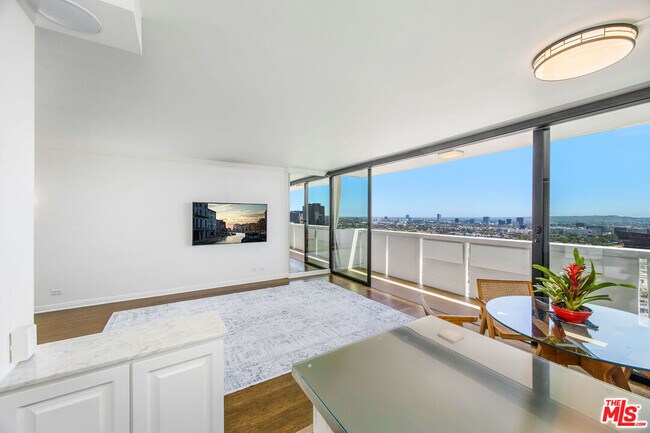 Building Photo - 8787 Shoreham Dr