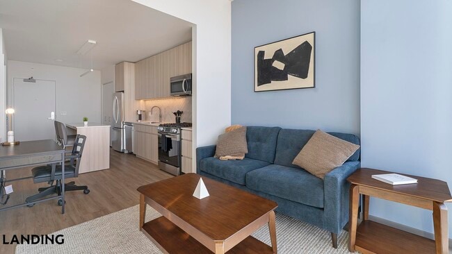 Building Photo - 513 S Damen Ave