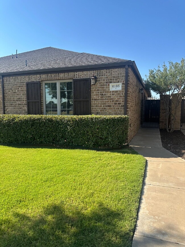 Primary Photo - Beautifully Maintained Duplex - Lease Only