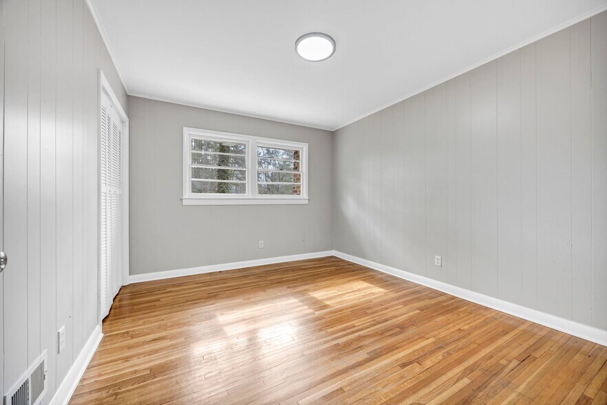 Building Photo - 842 Delverton Rd