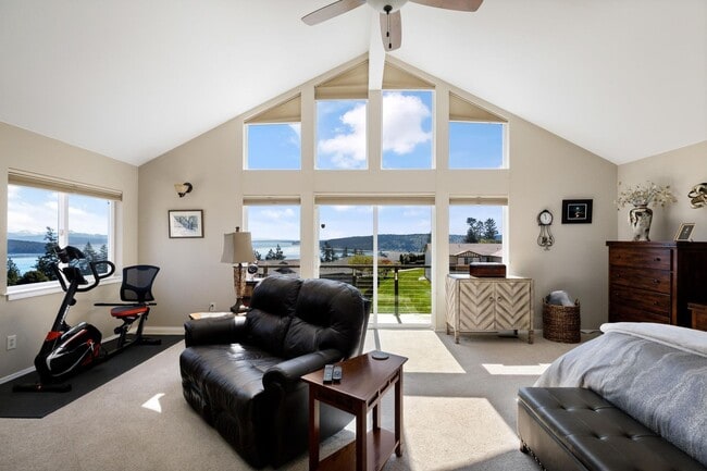 Building Photo - Stunning View Home In Oak Harbor! Availabl...