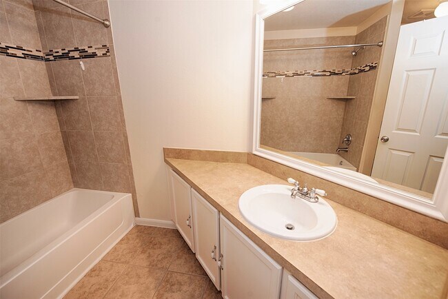 Building Photo - 2753 Foster Hill Dr