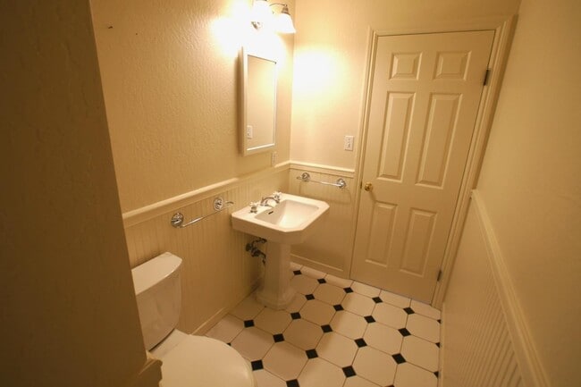 Building Photo - 1715 Grizilo Dr