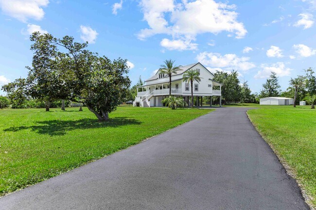 Building Photo - 7211 Bay Crest Rd