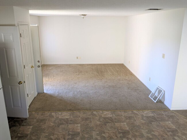 Building Photo - Spacious 2 bed 2 bath in Greenwood!