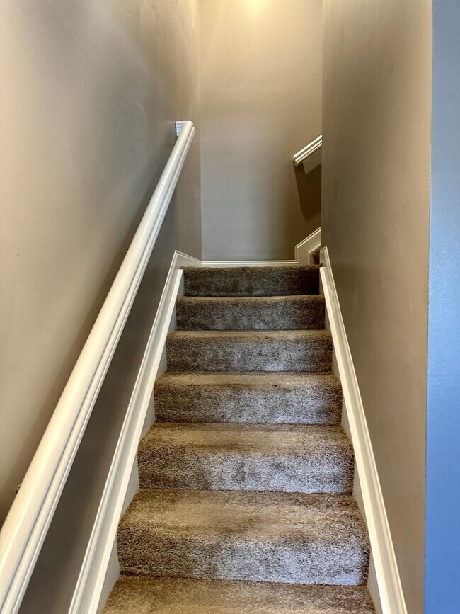 Building Photo - 5895 Canyon Creek Dr