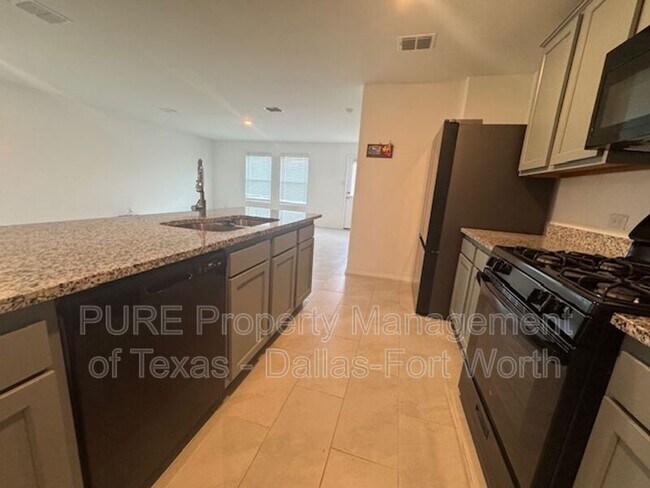 Building Photo - 2929 Dora Dr