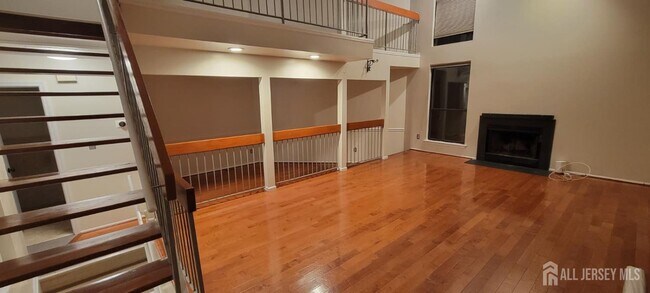 Building Photo - 24 Cotoneaster Ct