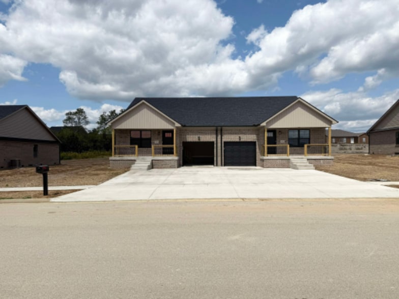 Primary Photo - 418-420 Nandino Cir