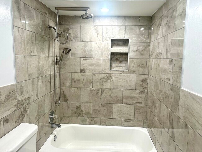 Building Photo - 2B E Dundee Quarter Dr