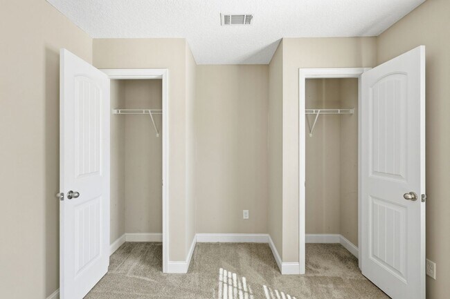 Building Photo - 3 Bedroom Griffin Park Home on Quiet Cul-de-Sac