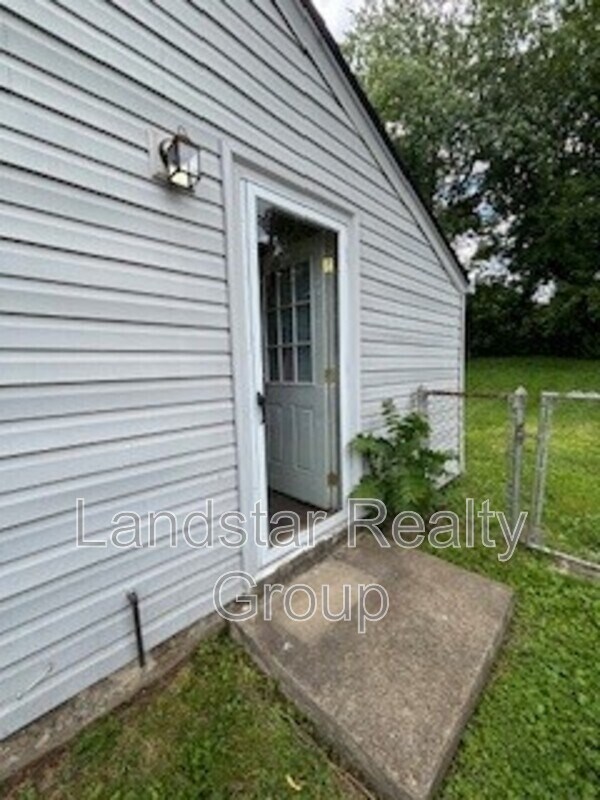 Building Photo - 4714 Seville Dr