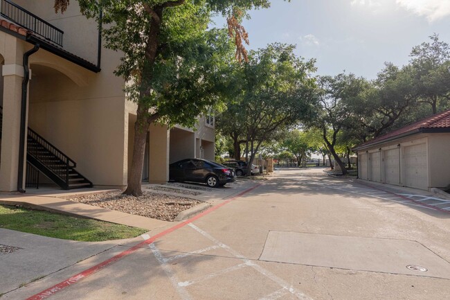 Building Photo - Gorgeous 2/BR 2/BA Single-Family Home in A...