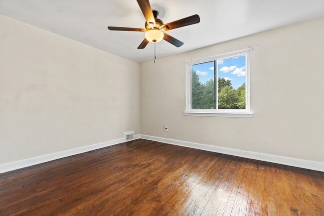 Building Photo - 3005 Fulton St