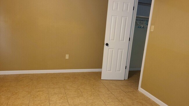 Building Photo - 511 Ponderosa Dr