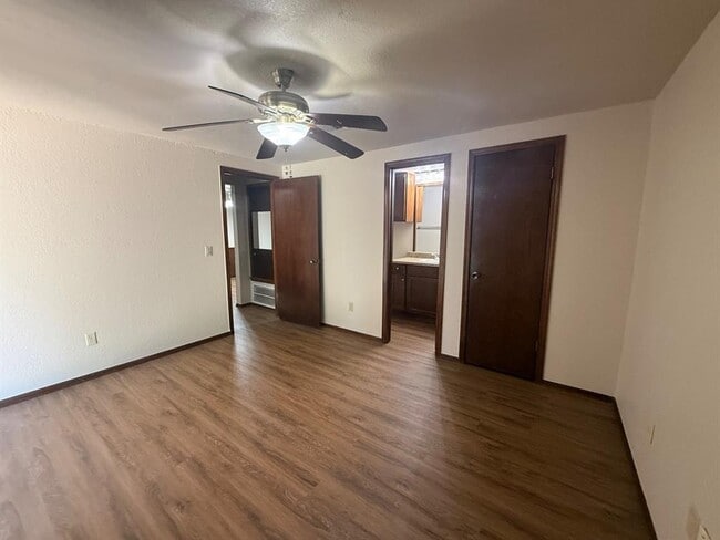 Building Photo - 1015 Swan Lake Ct