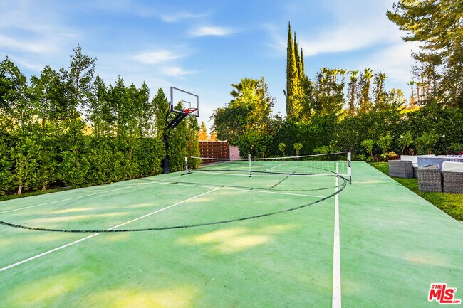 Building Photo - 22428 Victory Blvd