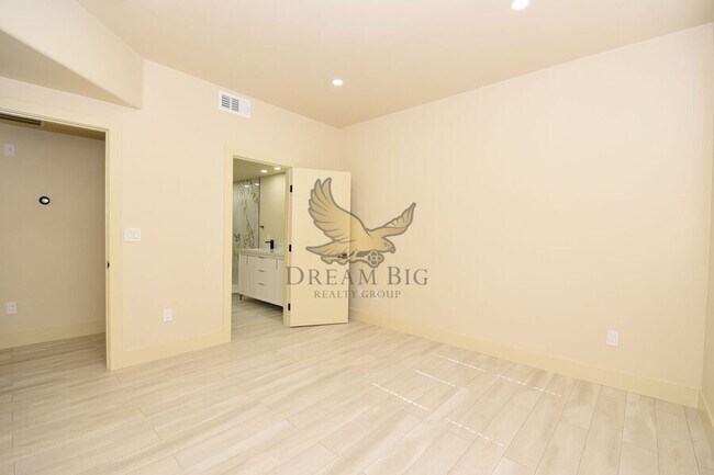 Building Photo - 8000 W Badura Ave